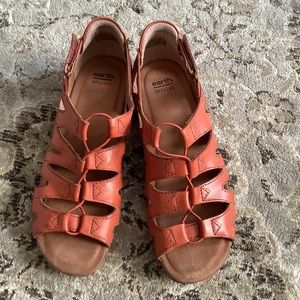 Cute leather sandals for WIDER feet 🌺